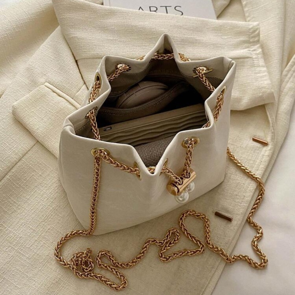 Elegant White and Gold Chain Bucket Bag - Picture 5 of 6